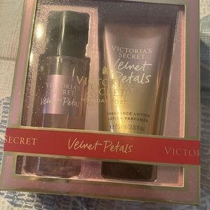 Victoria Secret Velvet Petals Set